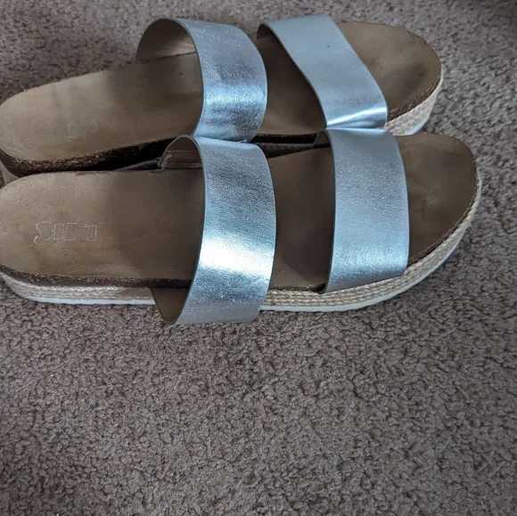 Silver platform sandals - Picture 3 of 3
